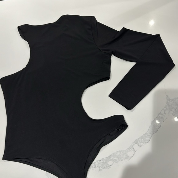 Dynamite Black bodycon asymmetrical one shoulder bodysuit size medium. - Picture 3 of 3